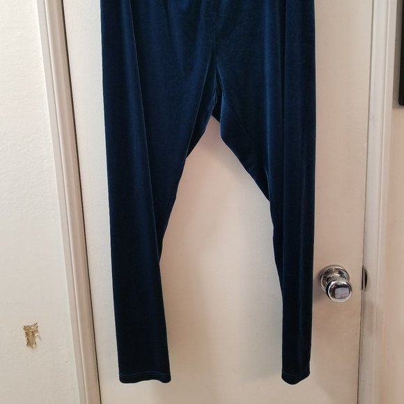 Shien Curve velvet 2-piece lounge pant and crop tank top - Picture 5 of 9
